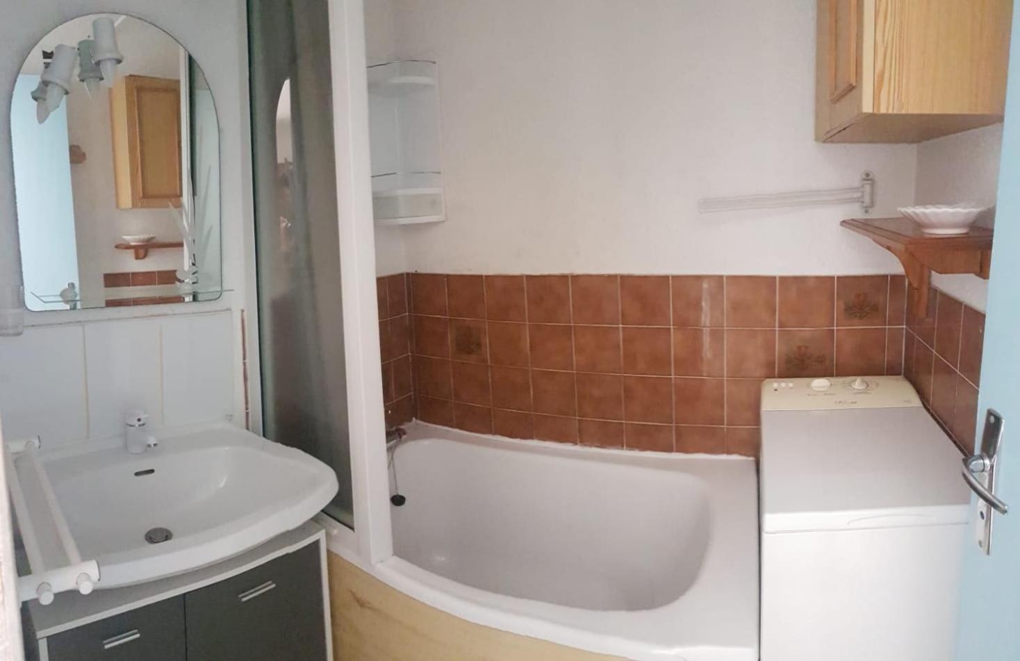T2 Sur Le Port Avec Parking Apartment Груисан Екстериор снимка