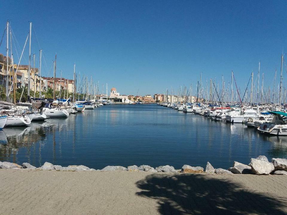 T2 Sur Le Port Avec Parking Apartment Груисан Екстериор снимка
